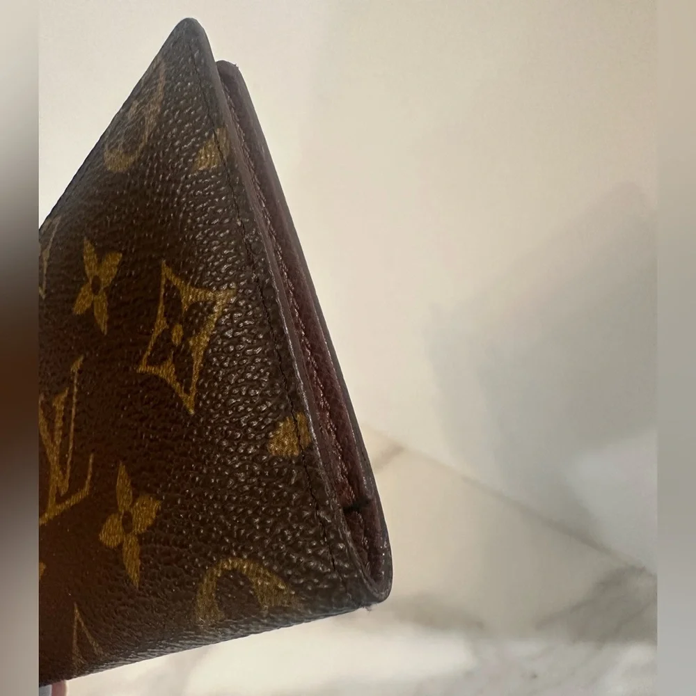 Louis Vuitton Monogram Card Holder - Picture 8 of 9